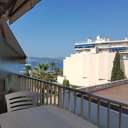 2/3 Personnes Pres Plage, Climatise, Balcon, Parking, Wifi, Petit-dejeuner, Saint-raphael - Fr-1-466a-37 Apartman *