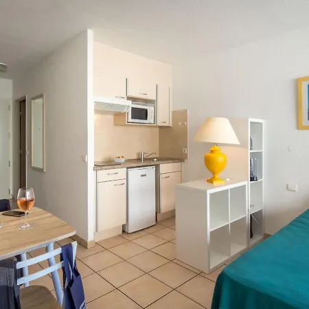 2/3 Personnes Pres Plage, Climatise, Balcon, Parking, Wifi, Petit-dejeuner, Saint-raphael - Fr-1-466a-37 Apartment