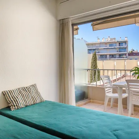 2/3 Personnes Pres Plage, Climatise, Balcon, Parking, Wifi, Petit-dejeuner, Saint-raphael - Fr-1-466a-37 * Saint-Raphael (Var)