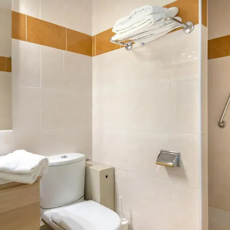 2/3 Personnes Près Plage, Climatisé, Balcon, Parking, Wifi, Petit-déjeuner, Saint-raphaël - Fr-1-466a-37 *