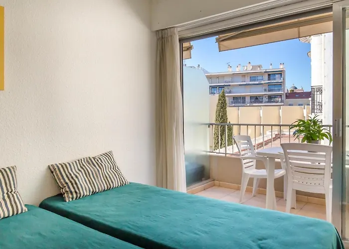 2/3 Personnes Pres Plage, Climatise, Balcon, Parking, Wifi, Petit-dejeuner, Saint-raphael - Fr-1-466a-37 * Saint-Raphaël
